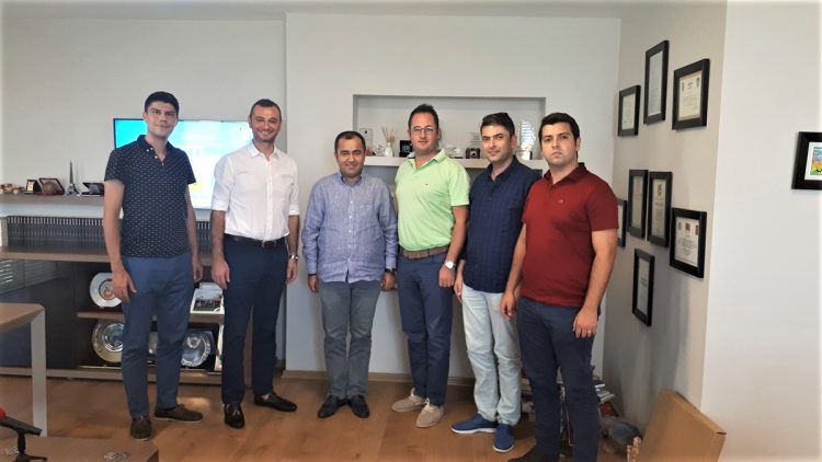 Yönetim Kurulumuz Tarafından DHA Bölge Müdürü Salih Uçar Ziyaret Edildi. Ağırlıklı Güncel Konular Üzerine Geçen Görüşmede Dernek Projeleri Hakkında Bilgi Alış Verişi Yapıldı.