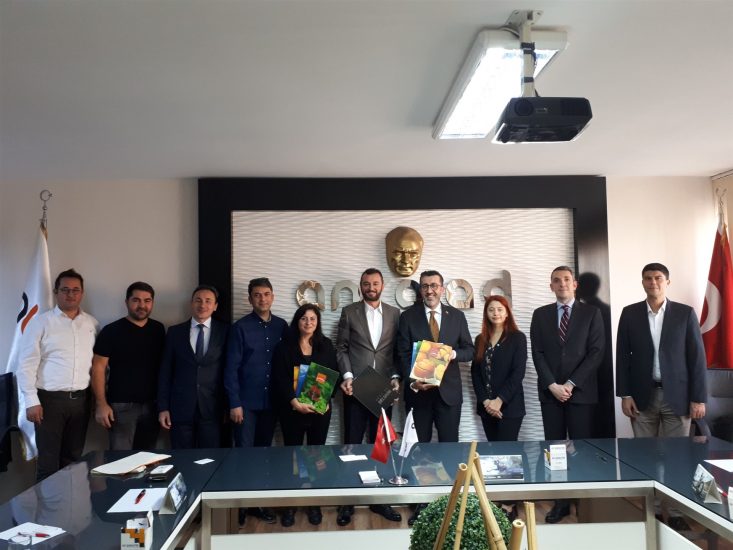 Belçika Konsolosluğu Flaman Bölgesi Ticaret Ataşesi Vekili Ezgi Çeri, Belçika Lüksemburg Ticaret Odası Başkanı Levent Apaydın Ve Beraberindeki Heyet, ANTGİAD Yönetim Kurulunu Dernek Ofisinde Ziyaret Etti.
