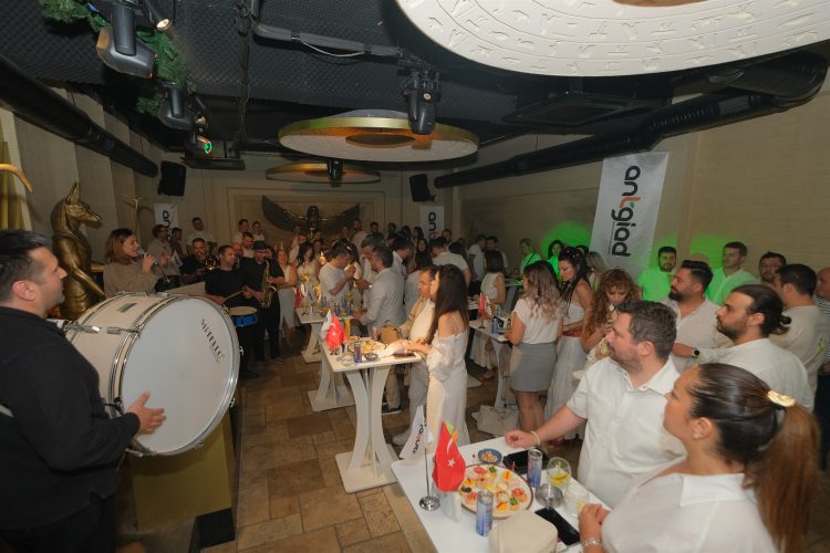YAZA MERHABA PARTİSİ