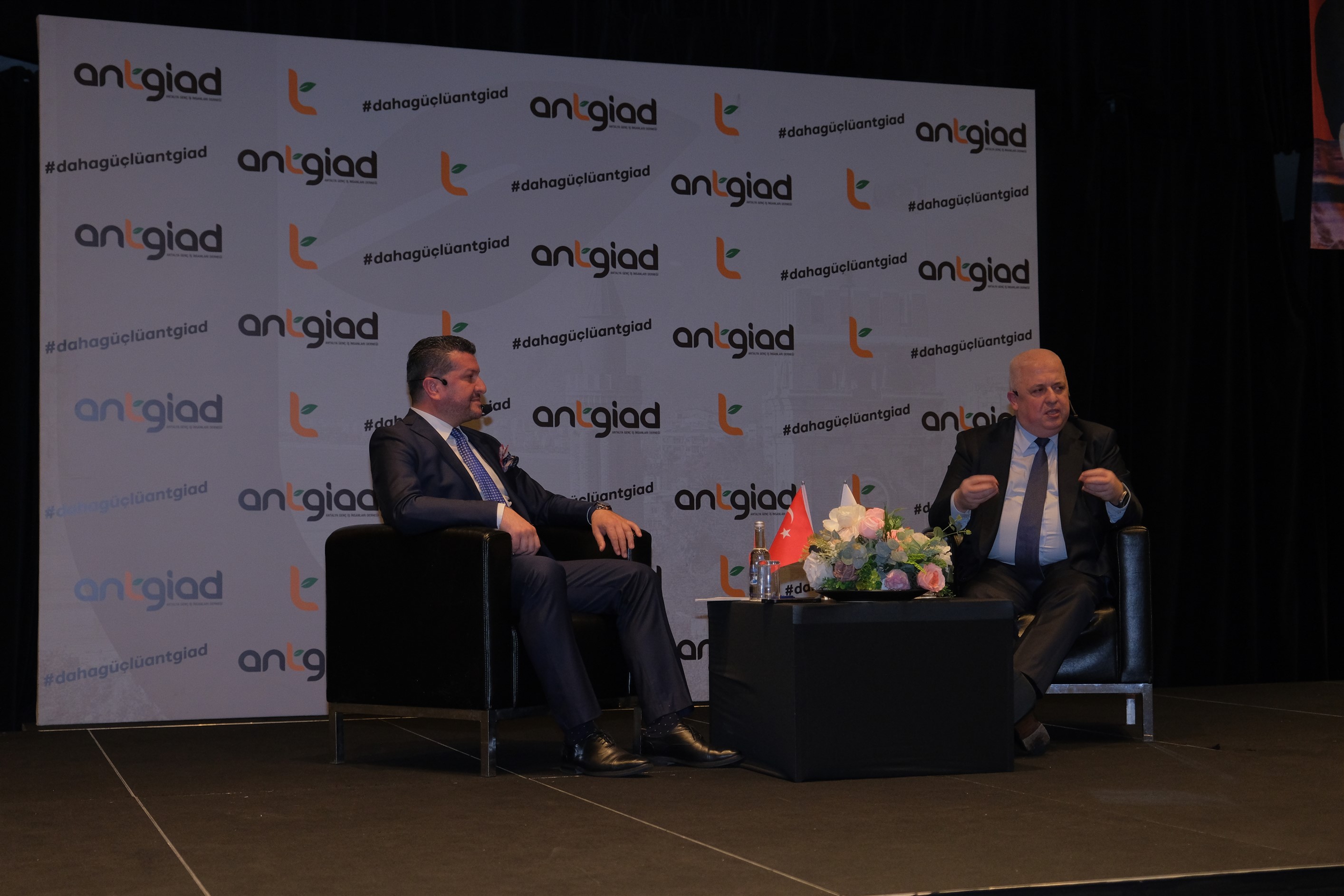 KÖKLERDEN GELECEĞE: AİLE ŞİRKETLERİNDE KURUMSALLAŞMA